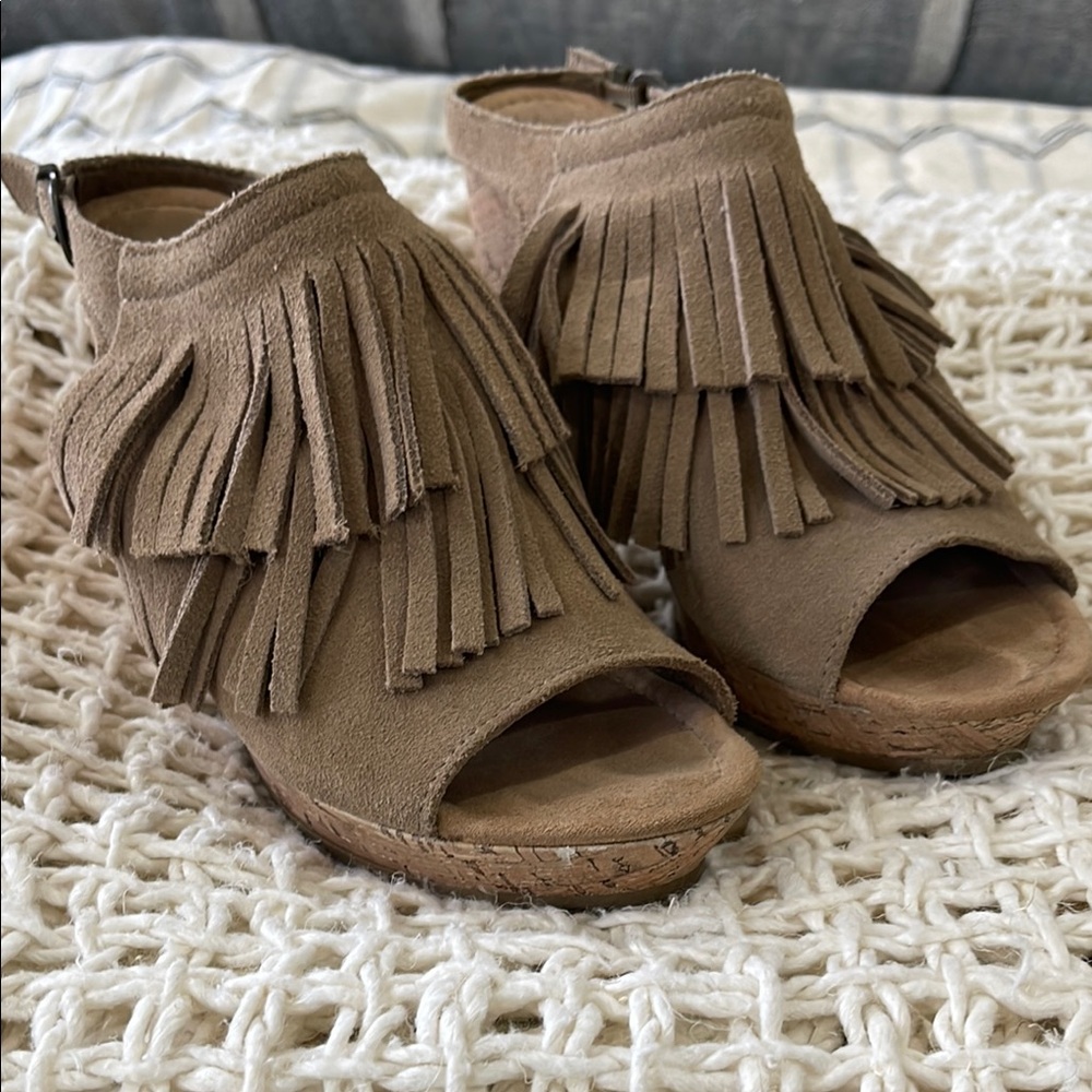 Minnetonka Amelie Leather Fringe Cork Wedge Sandals Taupe Size 9